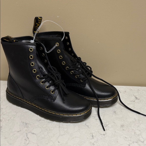 NEW Dr. Martens Zavala‎ 1460